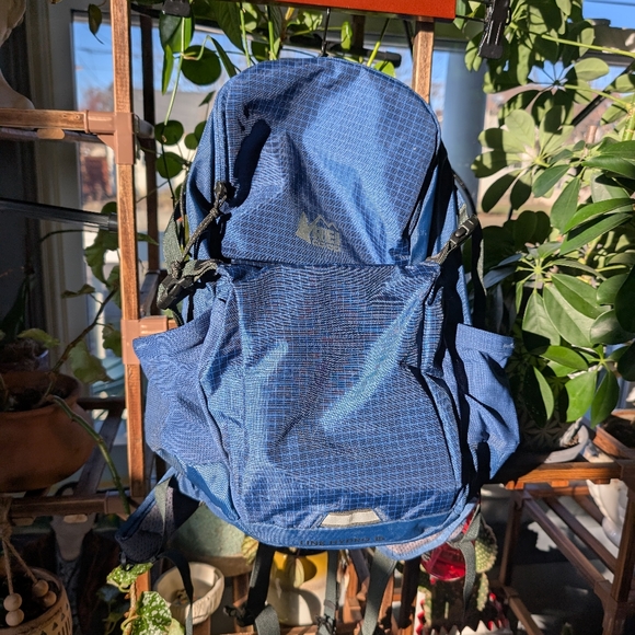 Rei co op link hydro 15 backpack - Picture 3 of 4